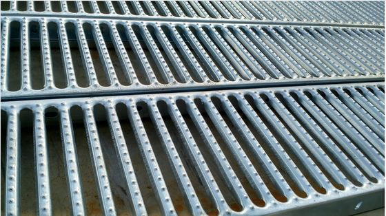 গুণ  Structural Scaffold Perforated Steel Planking Scaffolding System কারখানা